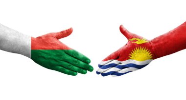 Kiribati ve Madagaskar bayrakları arasındaki el sıkışma, izole şeffaf görüntü.