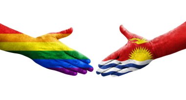 Ellere boyanmış Kiribati ve LGBT bayrakları arasındaki el sıkışma, izole şeffaf resim.