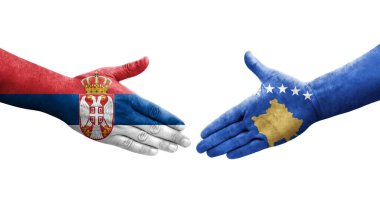 Kosova ile Sırbistan arasındaki el sıkışma ellerinde bayraklar, izole edilmiş şeffaf görüntü.