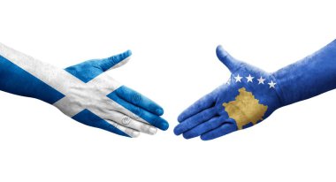 Kosova ile İskoçya bayrakları arasındaki el sıkışma, izole edilmiş şeffaf bir görüntü.