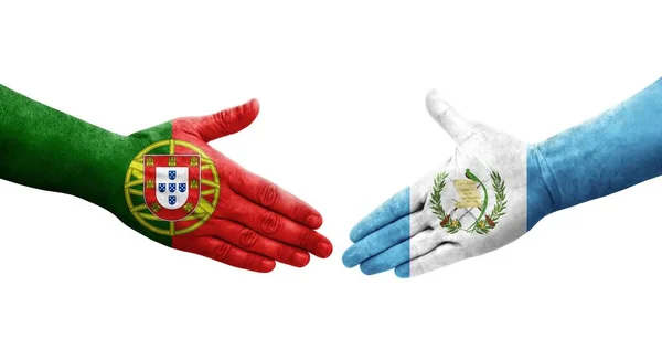 手に描かれたグアテマラとポルトガルの旗の間の握手 隔離された透明なイメージ — ストック写真
