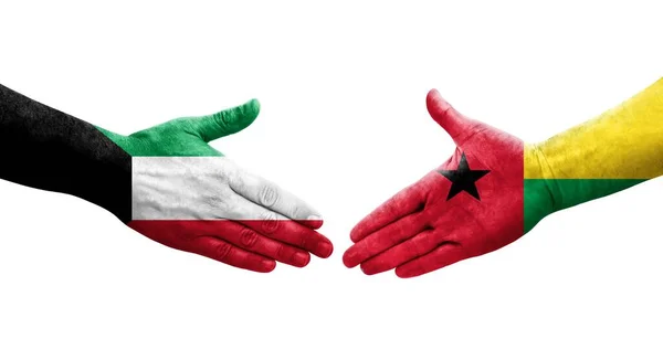 Рукостискання Між Гвінеєю Бісау Кувейтом Прапори Намальовані Руках Ізольованого Прозорого — стокове фото