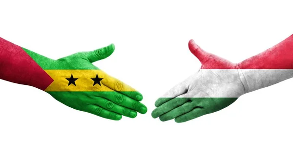 Handdruk Tussen Hongarije Sao Tomé Principe Vlaggen Geschilderd Handen Geïsoleerd — Stockfoto