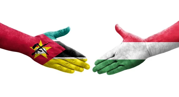 Stretta Mano Tra Ungheria Mozambico Bandiere Dipinte Mani Isolata Immagine — Foto Stock