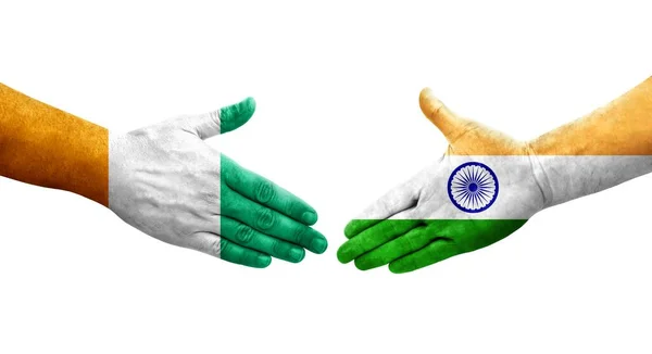 Handdruk Tussen India Ivoorkust Vlaggen Geschilderd Handen Geïsoleerd Transparant Beeld — Stockfoto