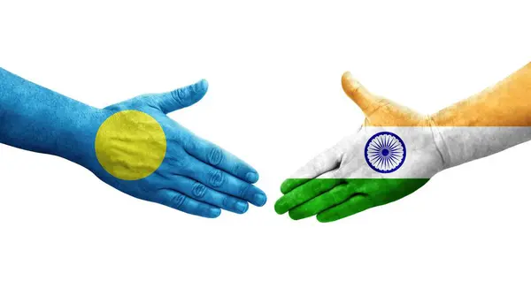 Aperto Mão Entre Índia Bandeiras Palau Pintadas Mãos Imagem Transparente — Fotografia de Stock