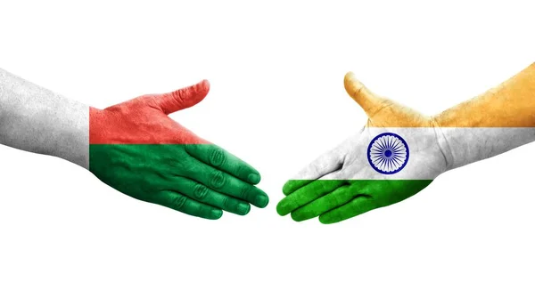 Aperto Mão Entre Índia Bandeiras Madagáscar Pintadas Mãos Imagem Transparente — Fotografia de Stock