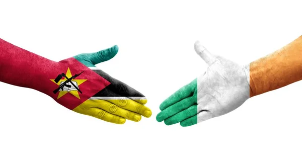 Χειραψία Μεταξύ Ιρλανδίας Και Μοζαμβίκης Σημαίες Ζωγραφισμένα Στα Χέρια Απομονωμένη — Φωτογραφία Αρχείου