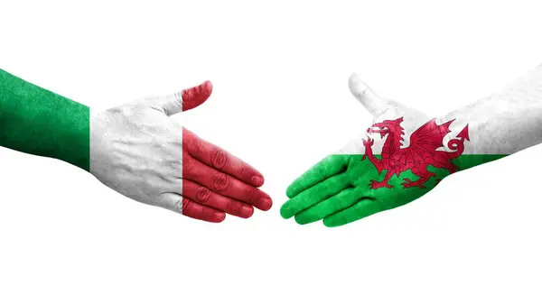 Handdruk Tussen Italië Wales Vlaggen Geschilderd Handen Geïsoleerd Transparant Beeld — Stockfoto