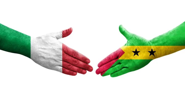 Handdruk Tussen Italië Sao Tomé Principe Vlaggen Geschilderd Handen Geïsoleerd — Stockfoto