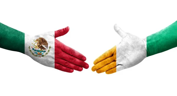 Uścisk Dłoni Między Wybrzeżem Kości Słoniowej Flagami Meksyku Namalowanymi Dłoniach — Zdjęcie stockowe