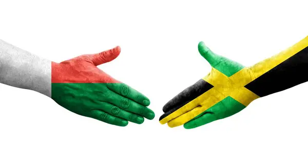 Рукопожатие Между Флагами Ямайки Мадагаскара Нарисованное Руках Изолированное Прозрачное Изображение — стоковое фото