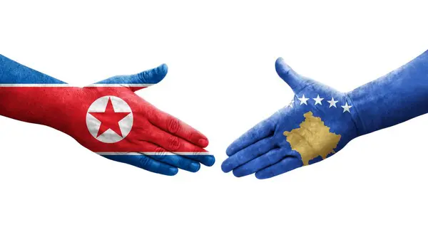 Handshake Entre Kosovo Coreia Norte Bandeiras Pintadas Mãos Imagem Transparente — Fotografia de Stock
