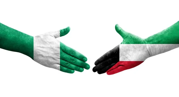 Uścisk Dłoni Między Kuwejtem Nigerią Flagi Malowane Rękach Odizolowany Przezroczysty — Zdjęcie stockowe