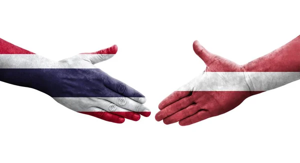 拉托维亚和泰国之间的握手手绘国旗 孤立透明的图像 — 图库照片