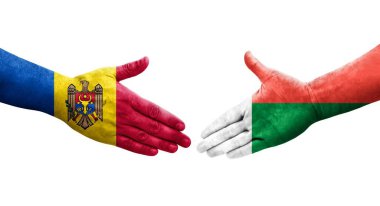 Madagaskar ve Moldova bayrakları arasındaki tokalaşma elleri boyalı, izole şeffaf görüntü.
