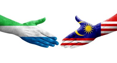 Malezya ve Sierra Leone bayrakları arasındaki el sıkışma ellerinde izole şeffaf görüntü.