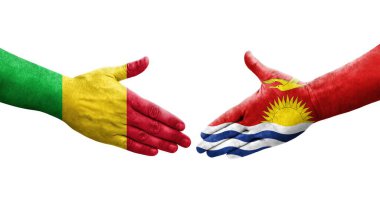 Ellere boyanmış Mali ve Kiribati bayrakları arasındaki el sıkışma, izole şeffaf görüntü.