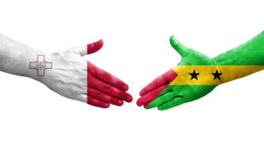 Malta ve Sao Tome ve Principe bayrakları arasındaki tokalaşma elleri boyalı, izole şeffaf görüntü.