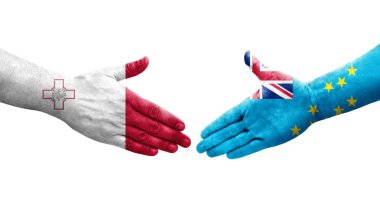Ellere boyanmış Malta ve Tuvalu bayrakları arasındaki el sıkışma, izole şeffaf görüntü.