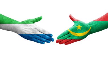 Moritanya ve Sierra Leone bayrakları arasındaki el sıkışma ellerinde izole şeffaf görüntü.