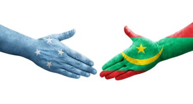 Mikronezya ve Moritanya bayrakları arasındaki el sıkışma ellerinde izole şeffaf görüntü.