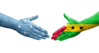 Mikronezya ve Sao Tome ve Principe bayrakları arasındaki el sıkışma, izole şeffaf görüntü.