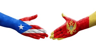Karadağ ile Porto Riko bayrakları arasındaki el sıkışma ellerinde şeffaf ve izole görüntü.