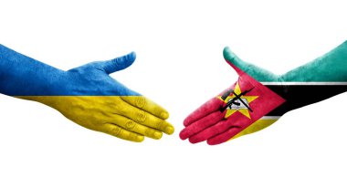 Mozambik ve Ukrayna bayrakları arasındaki el sıkışma, izole şeffaf görüntü.