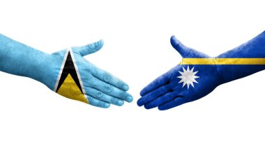 Nauru ve Saint Lucia bayrakları arasındaki el sıkışma ellere boyanmış, izole şeffaf görüntü.