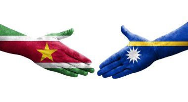 Ellerde Nauru ve Surinam bayrakları arasında el sıkışma, izole şeffaf görüntü.