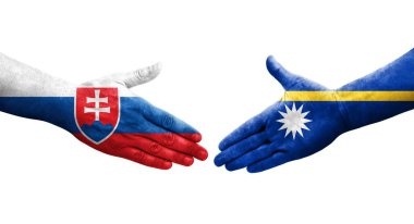 Ellerinde Nauru ve Slovakya bayrakları arasında el sıkışma, izole şeffaf görüntü.