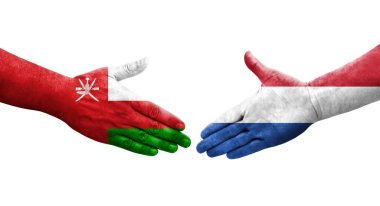 Hollanda ve Umman bayrakları arasındaki el sıkışma ellere boyanmış, izole şeffaf görüntü.