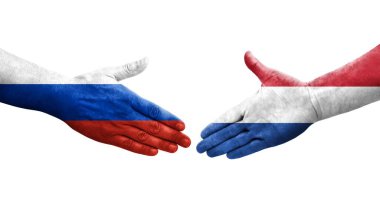 Hollanda ile Rusya arasındaki el sıkışma ellerinde bayraklar, izole edilmiş şeffaf görüntü.