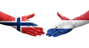 Hollanda ve Norveç bayrakları arasındaki el sıkışma ellerinde resmedilmiş şeffaf görüntü.