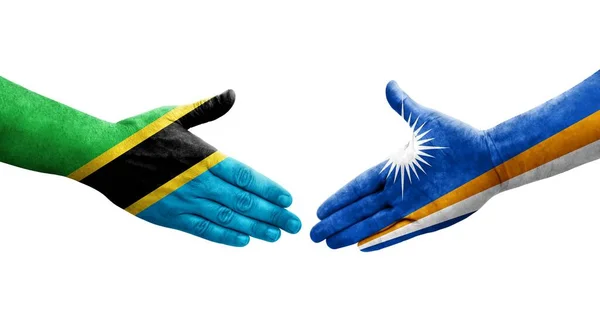Aperto Mão Entre Ilhas Marshall Bandeiras Tanzânia Pintadas Mãos Imagem — Fotografia de Stock
