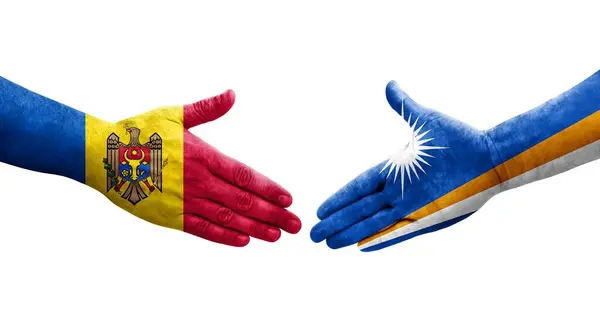 Aperto Mão Entre Ilhas Marshall Bandeiras Moldávia Pintadas Mãos Imagem — Fotografia de Stock
