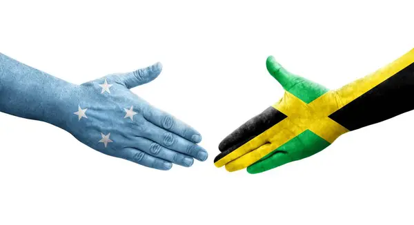 Рукопожатие Между Флагами Микронезии Ямайки Нарисованное Руках Изолированное Прозрачное Изображение — стоковое фото