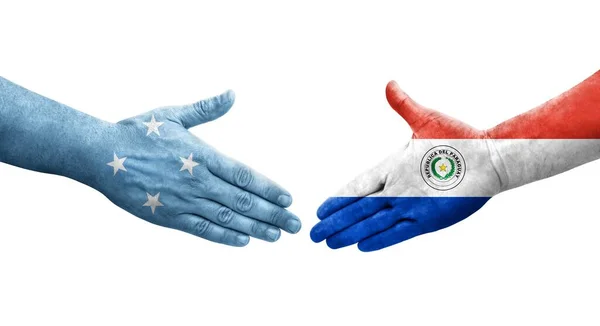 密克罗尼西亚和巴拉圭之间的握手 手绘国旗 孤立透明的图像 — 图库照片