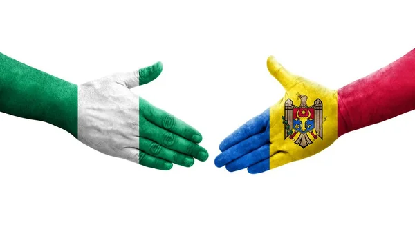 Moldova Nijerya Bayrakları Arasındaki Sıkışma Ellerinde Boyalı Izole Şeffaf Görüntü — Stok fotoğraf