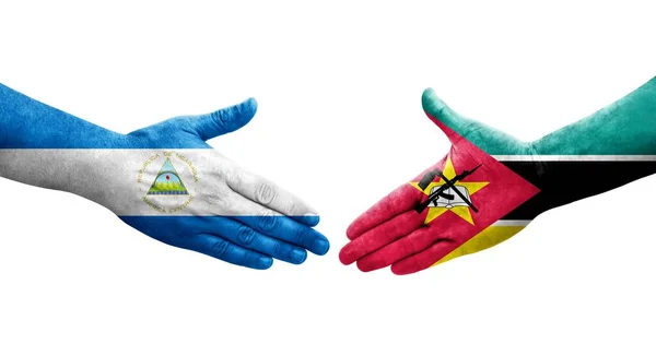 Handdruk Tussen Mozambique Nicaragua Vlaggen Geschilderd Handen Geïsoleerd Transparant Beeld — Stockfoto