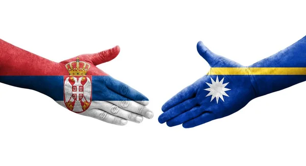 Handdruk Tussen Vlaggen Van Nauru Servië Handen Geschilderd Geïsoleerd Transparant — Stockfoto