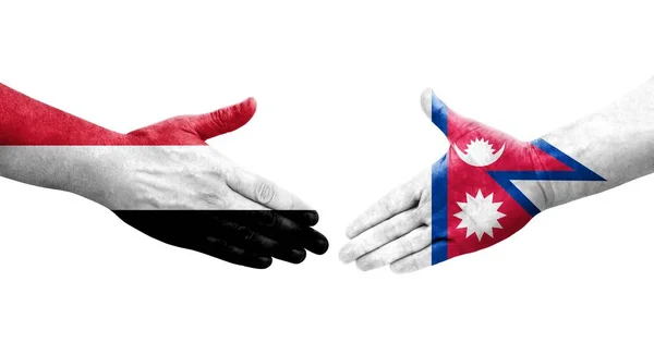 手に描かれたネパールとイエメンの旗の間の握手 孤立した透明なイメージ — ストック写真