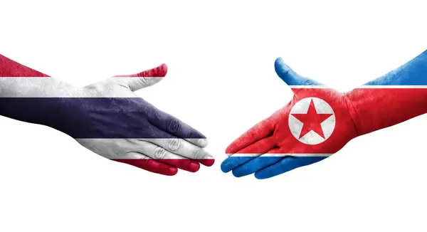 Aperto Mão Entre Coreia Norte Tailândia Bandeiras Pintadas Mãos Imagem — Fotografia de Stock