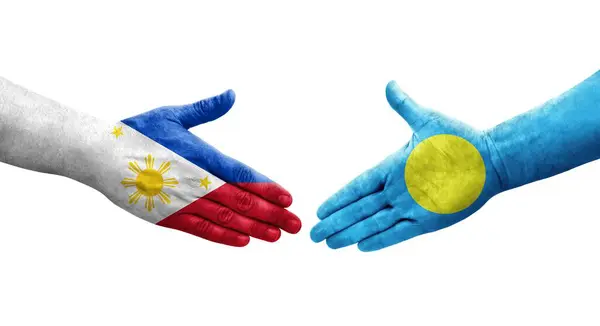 Uścisk Dłoni Między Palau Filipin Flagi Malowane Rękach Odizolowany Przezroczysty — Zdjęcie stockowe
