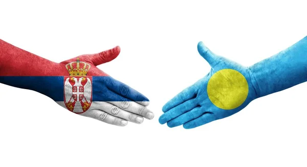 Handdruk Tussen Vlaggen Van Palau Servië Handen Geschilderd Geïsoleerd Transparant — Stockfoto