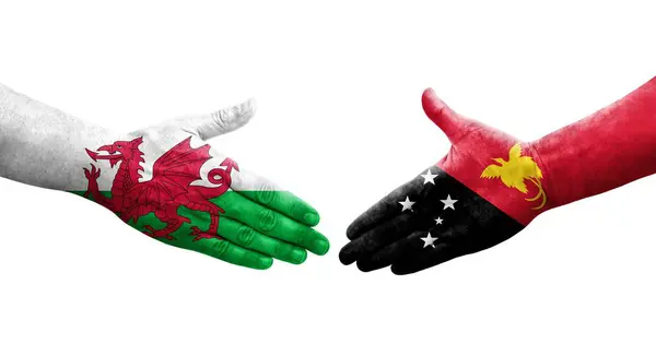Kézfogás Pápua Guinea Wales Zászlói Között Kézre Festve Elszigetelt Átlátszó — Stock Fotó