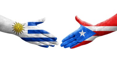 Porto Riko ve Uruguay bayrakları arasındaki el sıkışma ellerinde izole şeffaf görüntü.