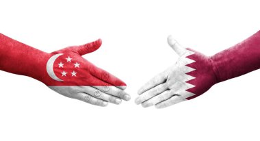 Katar ve Singapur bayrakları arasındaki tokalaşma elleri boyalı, izole şeffaf görüntü.