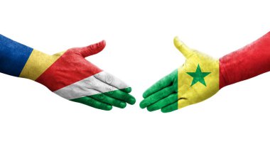 Senegal ve Seyşeller arasındaki el sıkışma ellerinde boyanmış bayraklar, izole şeffaf görüntü.